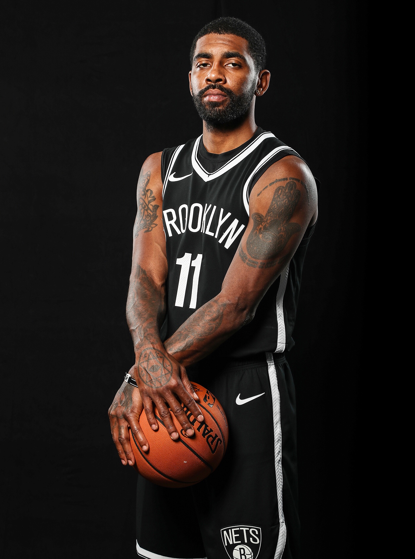 Jon Gruden est-il un fraudeur et Kyrie Irving est-il rebelle sans une cause?